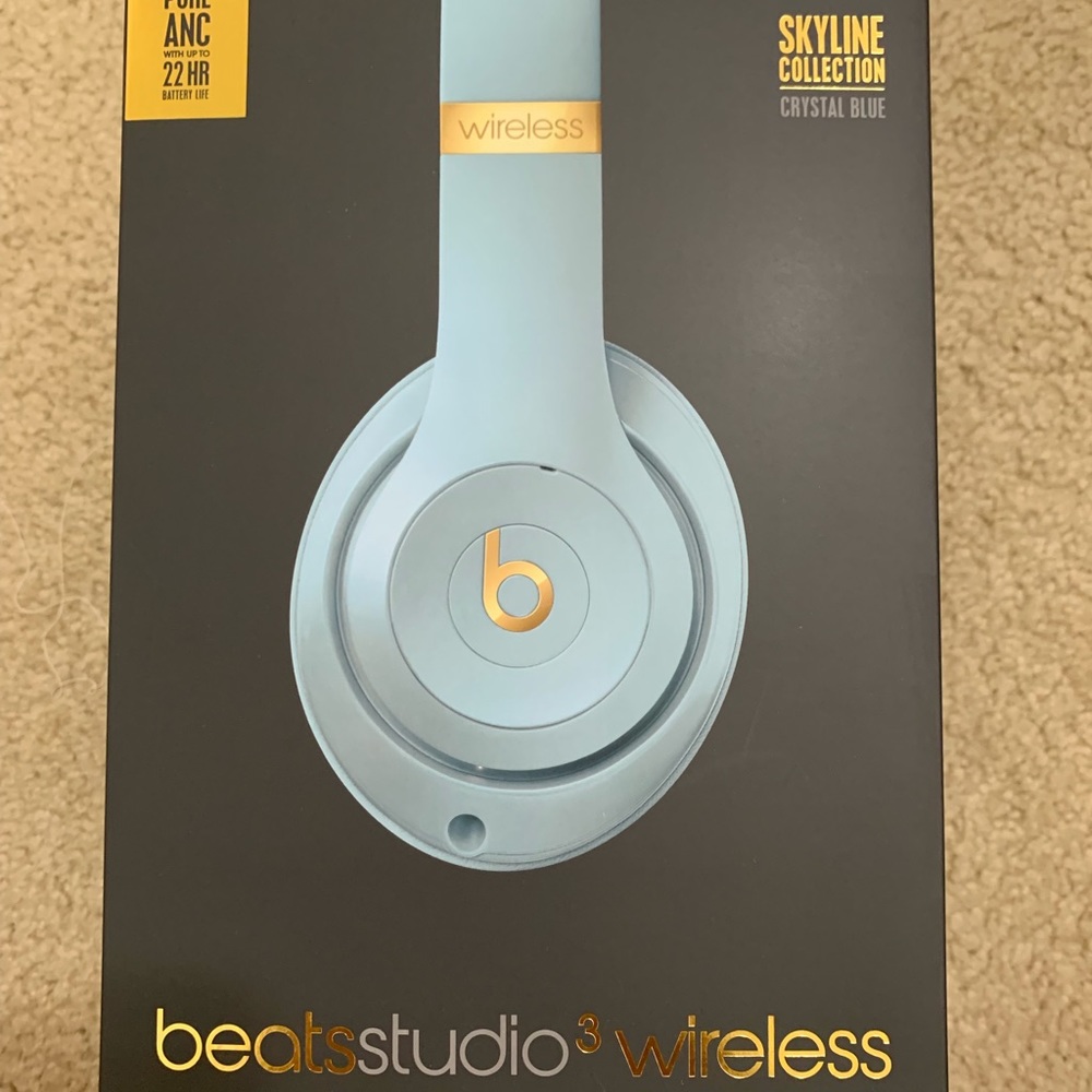 Beats studio 3 wireless.